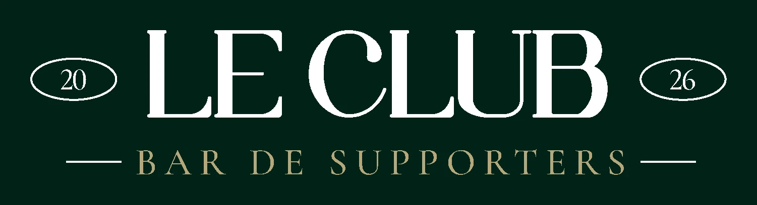 Logotype Le Club en capitales blanches, avec pastilles 20 et 26 et signature dorée Bar de supporters