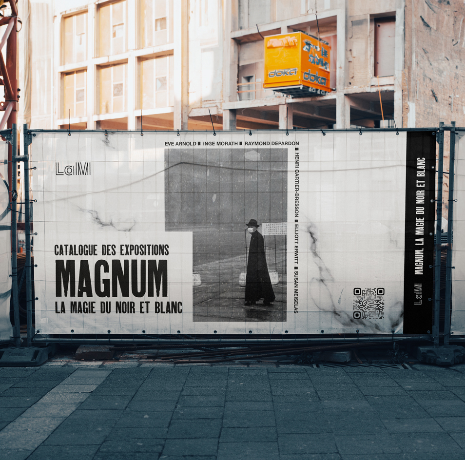 Annonce bâche de chantier pour une exposition au LaM conçue par Studio Onze